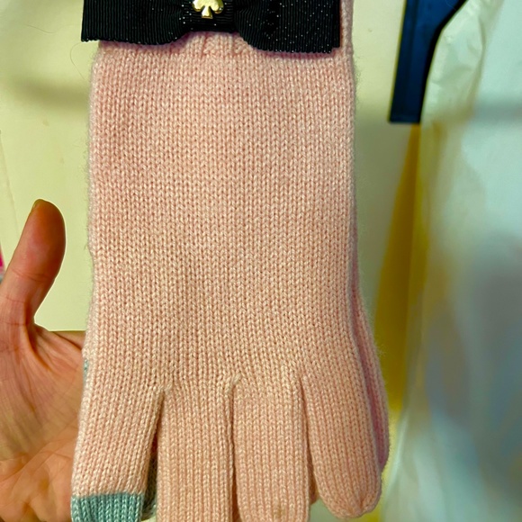NWT Kate Spade Tech Friendly Knit Pink Gloves - Picture 3 of 3